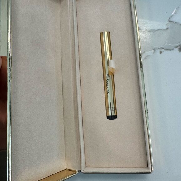 YSL Gold Beaute Highlighter makeup - Picture 2 of 11